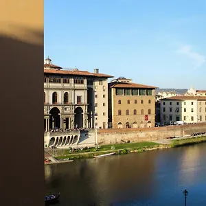 https://lunart.it-tuscanyhotel.com