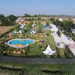 Vakantiepark Lucciole Nella Nebbia **